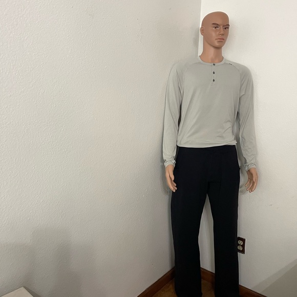 Men. Lululemon Kung Fu heathered Pants Black - Picture 6 of 15